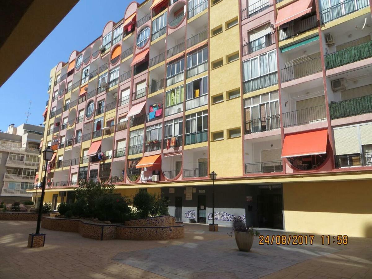 Cosy Studio Apartment In Torrevieja Ngoại thất bức ảnh